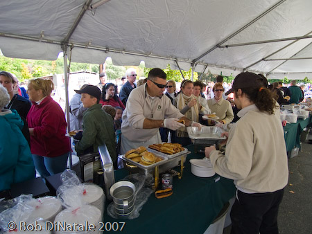 Kelly’s Roast Beef of Medford serves Hamburgers, Cheeseburgers & Hotdogs to over 3,000 people