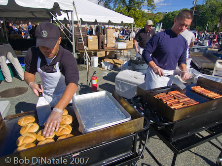 Kelly’s Roast Beef of Medford serves Hamburgers, Cheeseburgers & Hotdogs to over 3,000 people