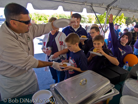 Kelly’s Roast Beef of Medford serves Hamburgers, Cheeseburgers & Hotdogs to over 3,000 people