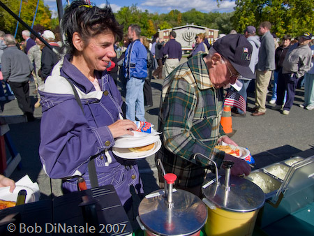 Kelly’s Roast Beef of Medford serves Hamburgers, Cheeseburgers & Hotdogs to over 3,000 people