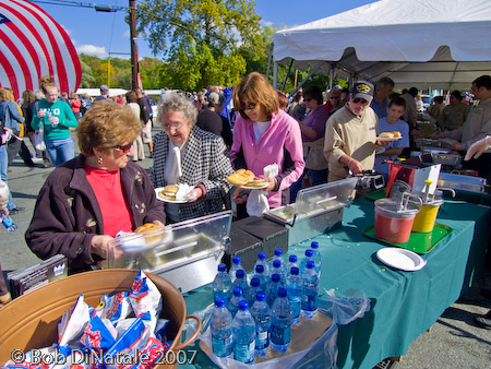 Kelly’s Roast Beef of Medford serves Hamburgers, Cheeseburgers & Hotdogs to over 3,000 people