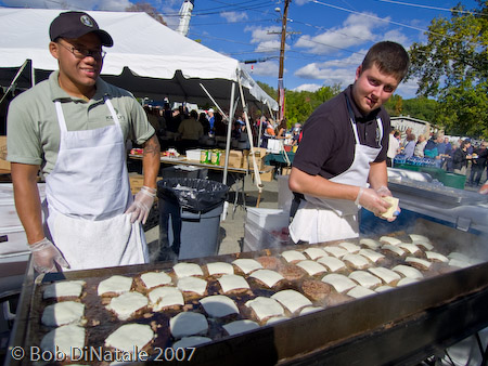 Kelly’s Roast Beef of Medford serves Hamburgers, Cheeseburgers & Hotdogs to over 3,000 people